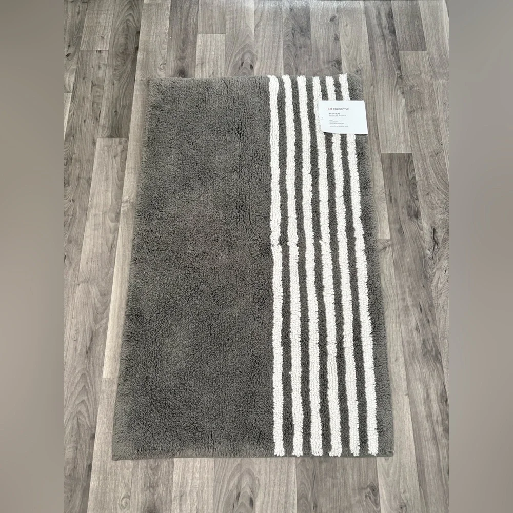 NWT Liz Claiborne Grey and White Striped Bath Mat